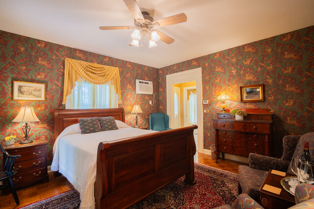 Image 1 for Chart Room - Winstead Inn