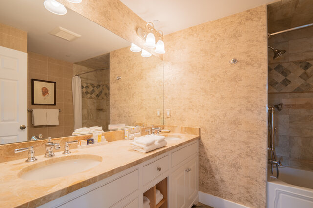 Image 7 for Topside Stateroom - Winstead Inn