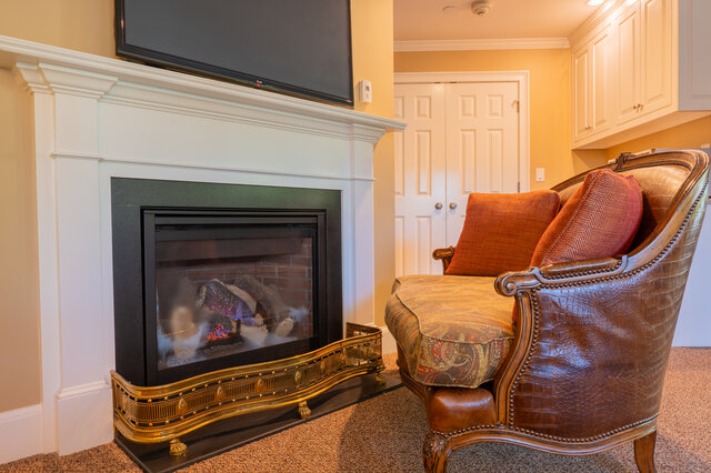 Image 3 for Windward Stateroom - Winstead Inn