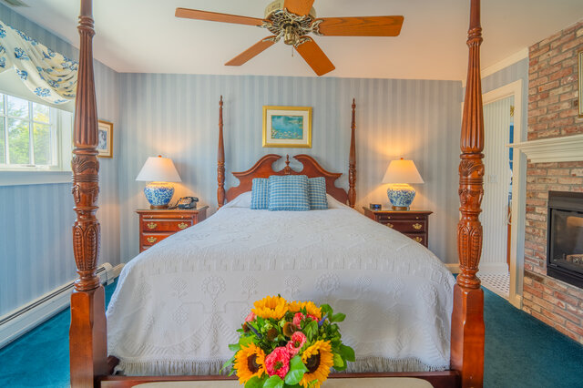 Image 2 for Admiral's Suite - Winstead Inn