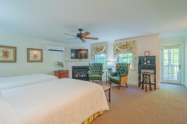 Image 2 for Leeward Stateroom - Winstead Inn