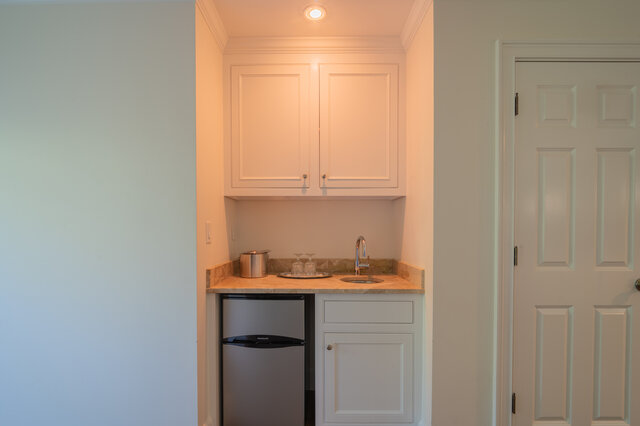 Image 4 for Commander's Stateroom - Winstead Inn