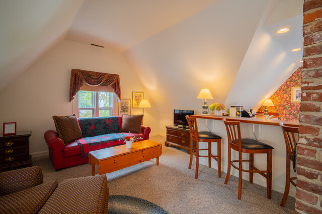 Image 7 for Pool Suite - Winstead Inn