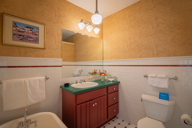 Image 5 for Chart Room - Winstead Inn