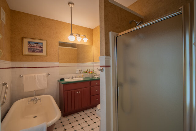 Image 4 for Chart Room - Winstead Inn