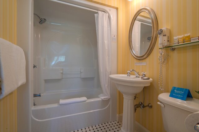 Image 5 for Mariner's Hideaway - Winstead Inn