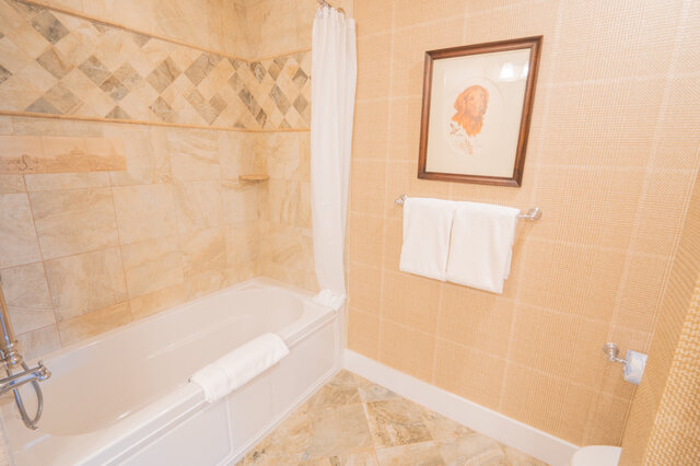 Image 8 for Topside Stateroom - Winstead Inn