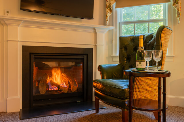 Image 4 for Leeward Stateroom - Winstead Inn