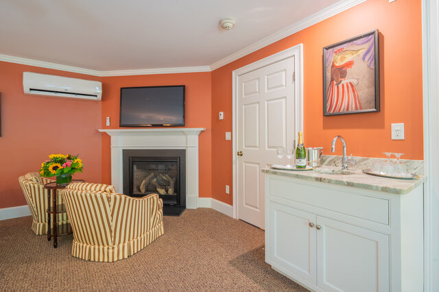 Image 3 for Foreward Stateroom - Winstead Inn