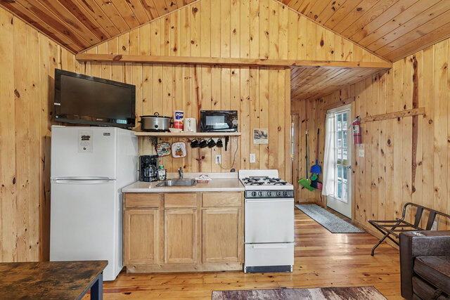 Image 12 for Medium Cabin #4