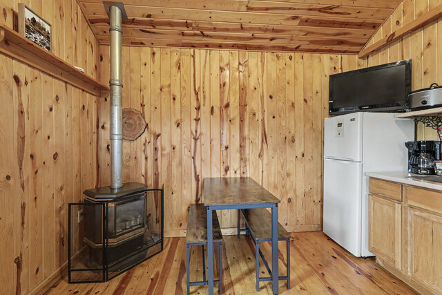 Image 8 for Medium Cabin #3 - The Three Pines