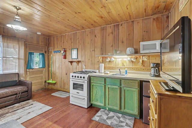 Image 3 for Small Cabin #2