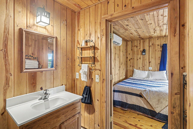 Image 16 for Medium Cabin #3 - The Three Pines