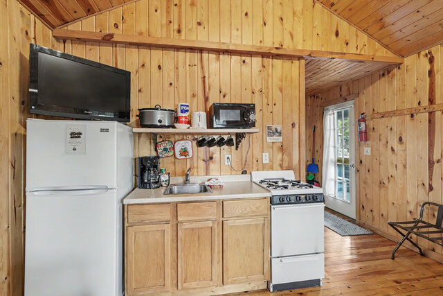 Image 10 for Medium Cabin #4