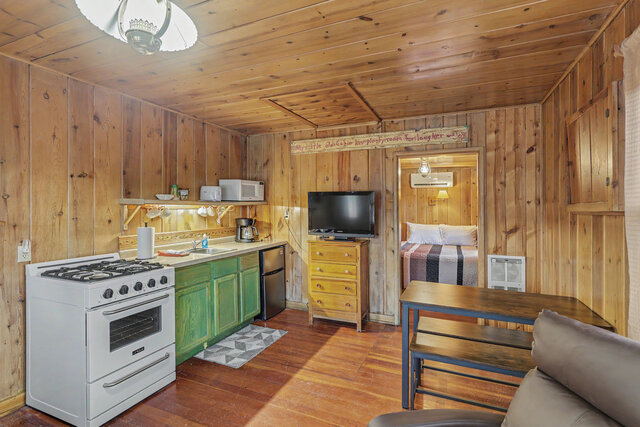 Image 7 for Small Cabin #1
