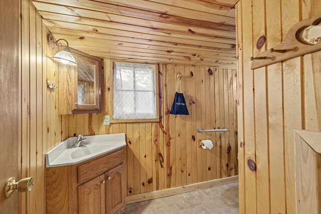 Image 10 for Large Cabin #5