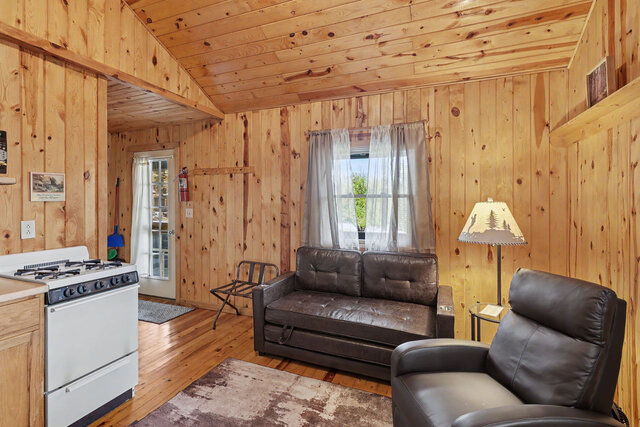 Image 14 for Medium Cabin #4