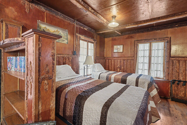 Image 18 for Large Cabin #5