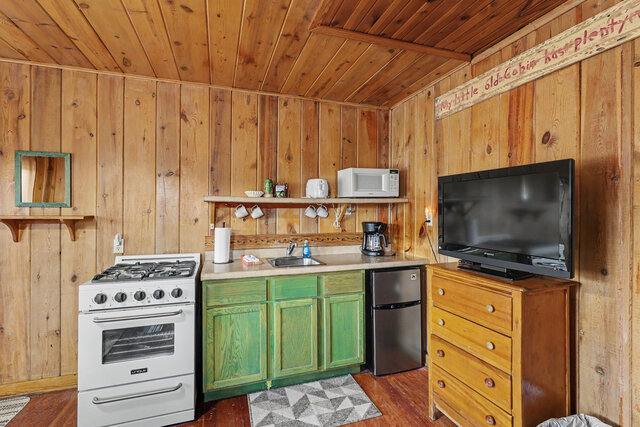 Image 8 for Small Cabin #1
