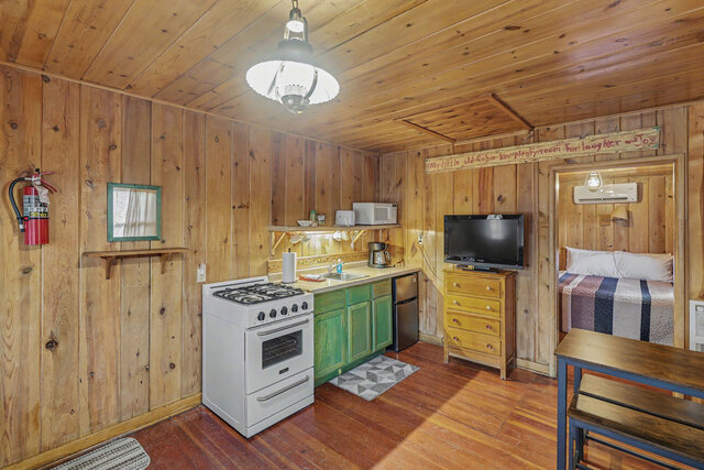 Image 6 for Small Cabin #2