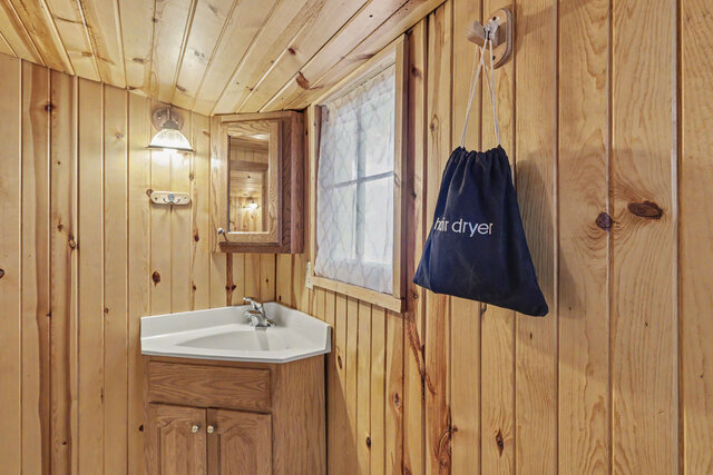 Image 9 for Large Cabin #5