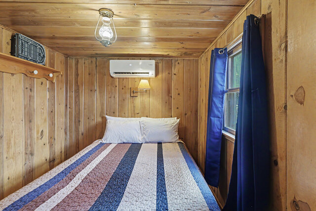 Image 10 for Small Cabin #1