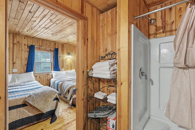 Image 11 for Medium Cabin #4