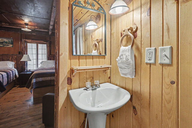Image 21 for Large Cabin #5