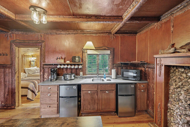 Image 12 for Large Cabin #5