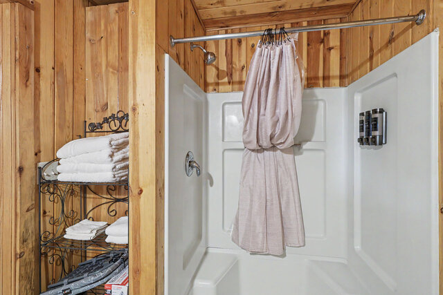 Image 20 for Medium Cabin #4