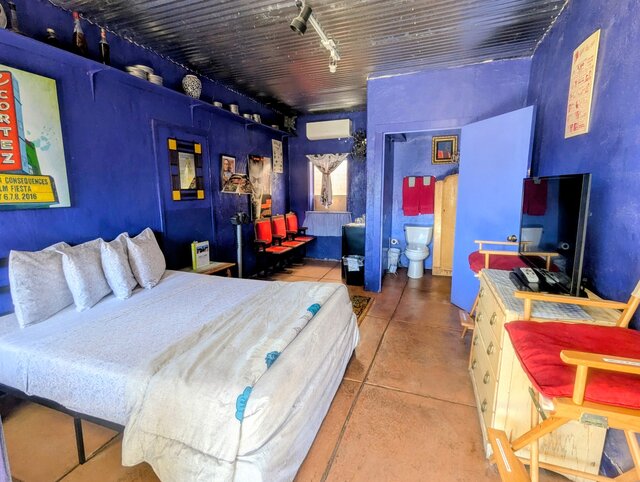 Image 2 for The Blue Room