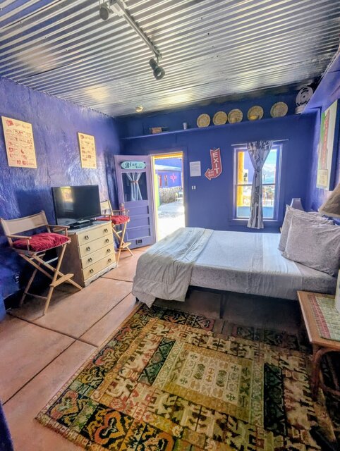 Image 4 for The Blue Room