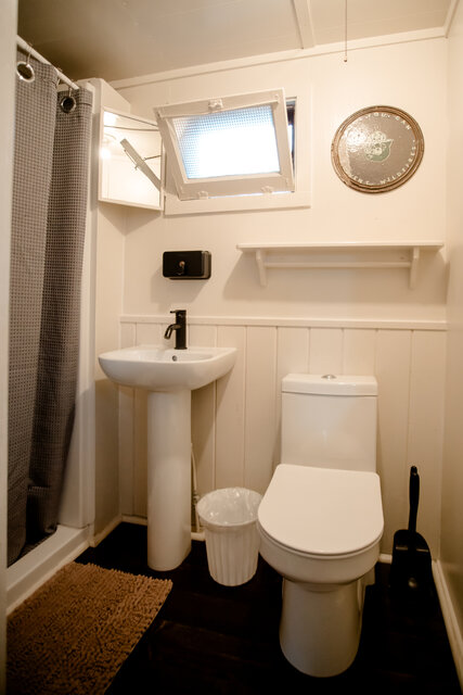 Image 5 for Deluxe Cabin