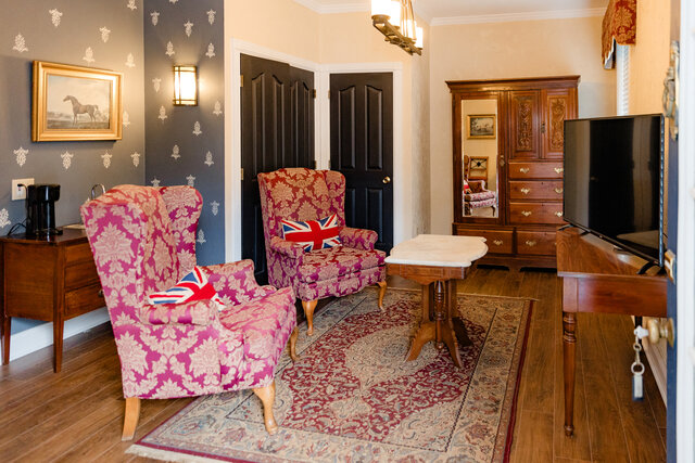 Image 2 for THE ENGLISH SUITE