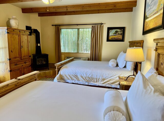 Image 2 for Deluxe Double Queen Room