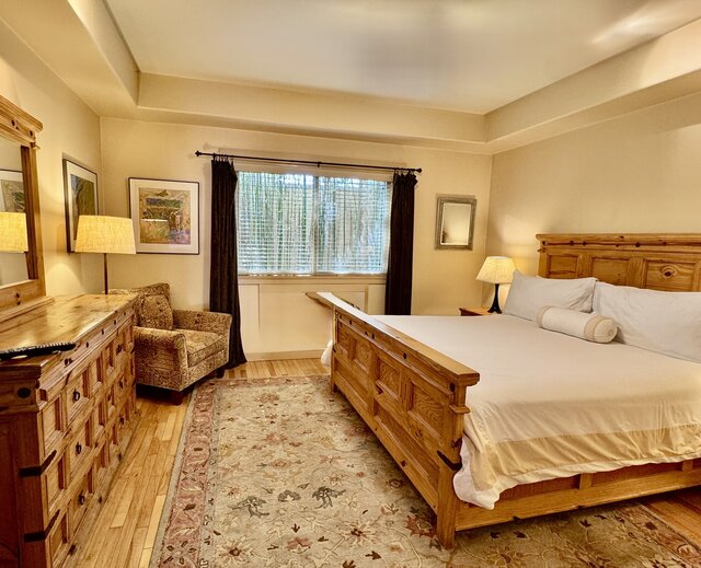Image 4 for Deluxe King Suite w/ Courtyard