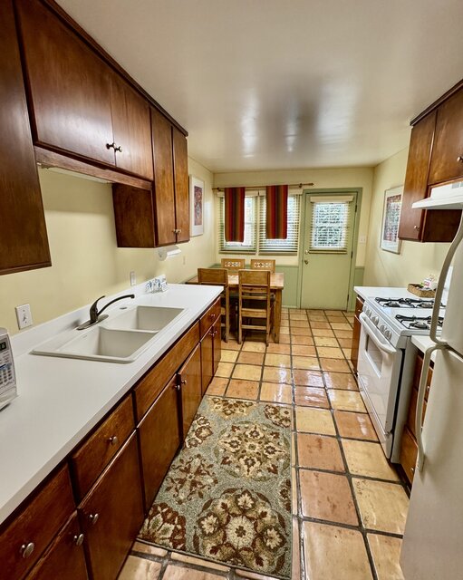 Image 6 for 1 Bedroom King Patio Suite w/ Kitchen