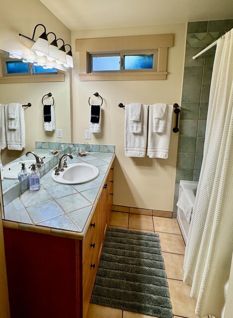 Image 4 for Deluxe King Room