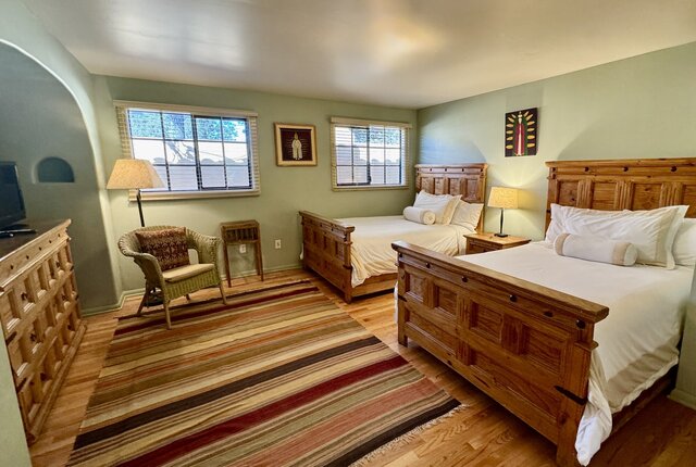 Image 3 for 1 Bedroom Suite w/ 2 Double Beds & Kitchen