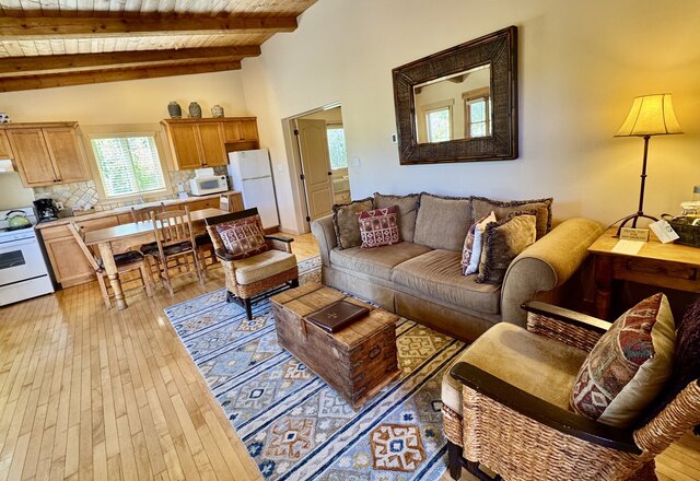 Image 2 for Deluxe King Balcony Suite w/ Kitchen