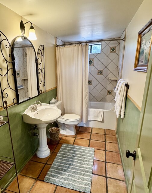 Image 5 for 1 Bedroom Standard King Suite w/ Kitchen