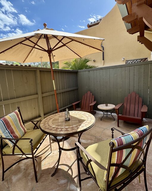 Image 6 for Deluxe King Suite w/ Courtyard