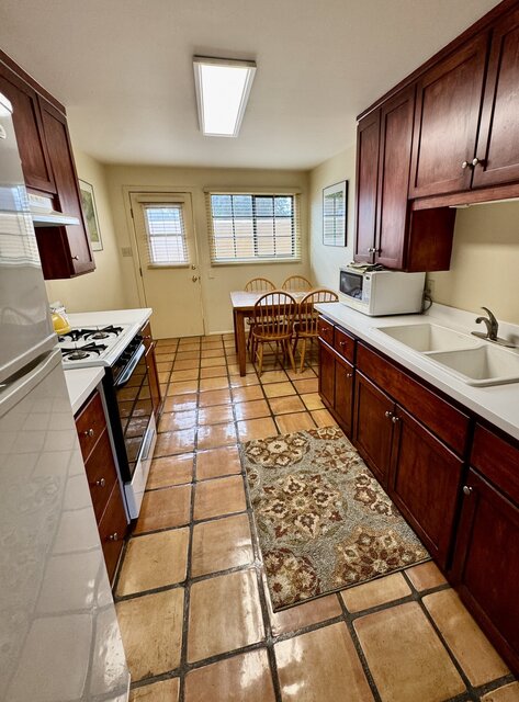 Image 6 for 1 Bedroom Standard King Suite w/ Kitchen