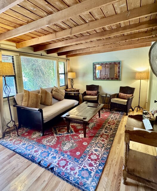 Image 2 for 1 Bedroom Suite w/ 2 Double Beds & Kitchen