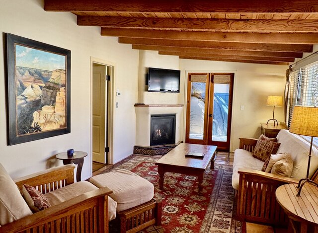 Image 1 for 2 Bedroom Bungalow w/ Patio Courtyard & Kitchen