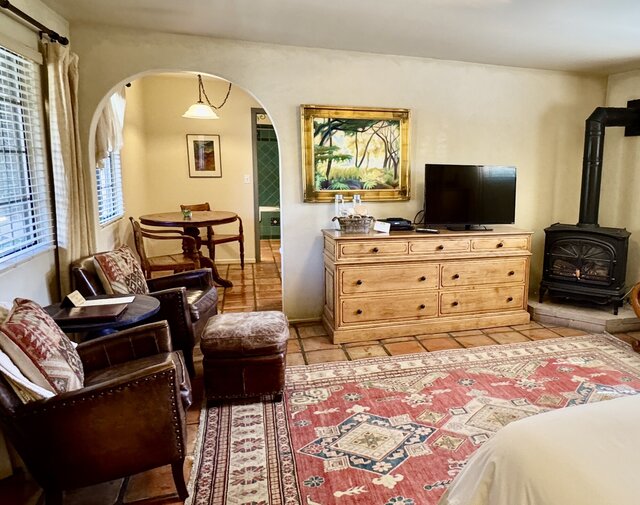 Image 2 for Studio King Suite w/ Kitchen