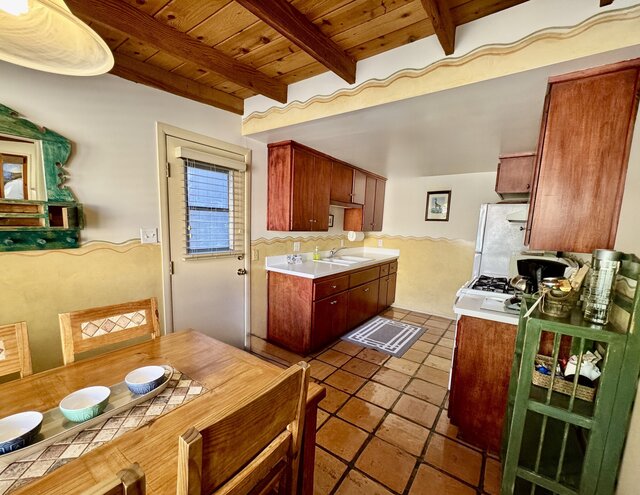 Image 6 for 2 Bedroom Bungalow w/ Patio Courtyard & Kitchen