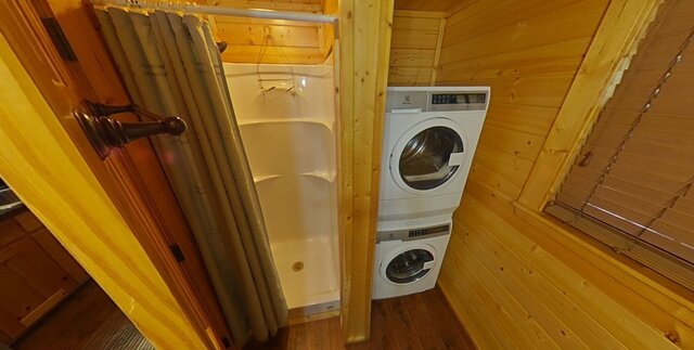 bathrrom with stackable washer and dryer