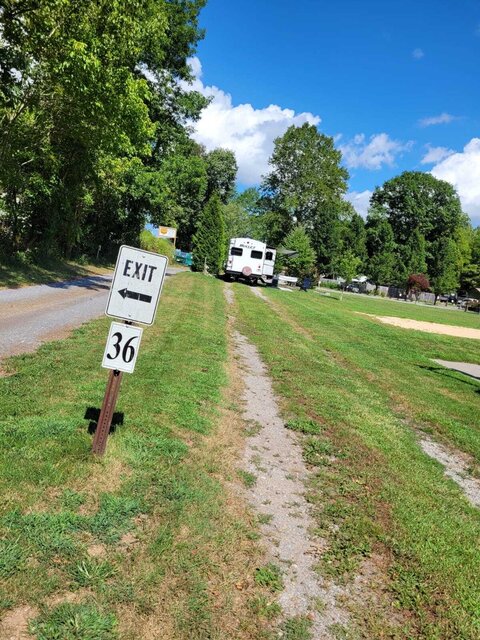 Image 2 for RV site 36 - PULL THROUGH - 100 ft - 30/50 amp