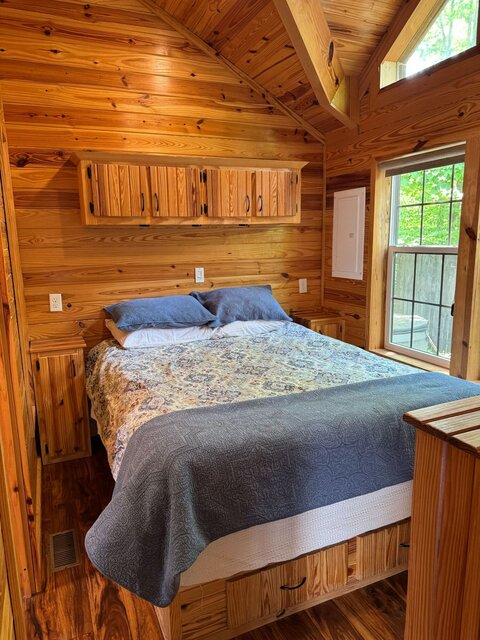 Image 2 for Log Cabin (LC)